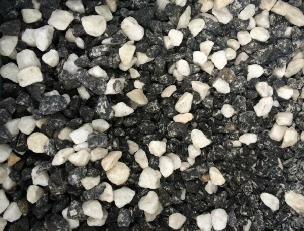 Black and White chips 25kg